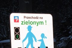 Nietypowe znaki przy przejściach dla pieszych w Szczecinie