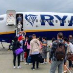 Nietypowy apel Ryanaira. "Przestańmy podróżować w dżinsach"