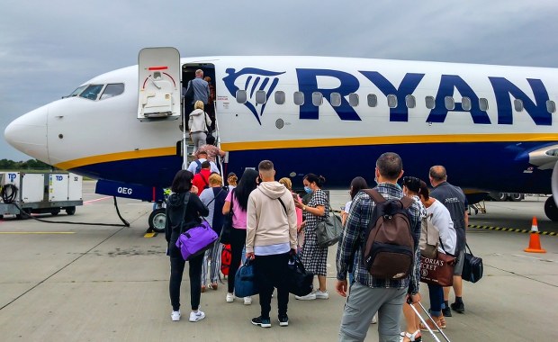Nietypowy apel Ryanaira. "Przestańmy podróżować w dżinsach"