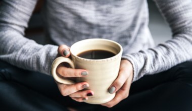 Nietypowy dodatek do kawy to sekret szczupłych osób. Wystarczy kilka kropli