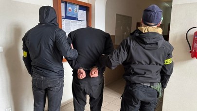 Nietypowy przekręt na Pomorzu. Kupili stare bmw, zapłacili fałszywymi pieniędzmi 