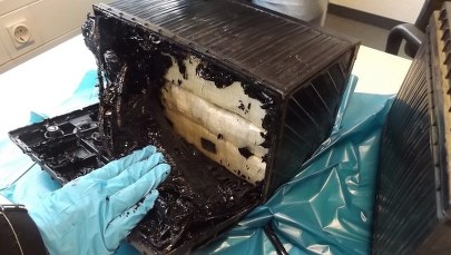 Nietypowy przemyt kokainy. Narkotyk był ukryty w akumulatorach wózka inwalidzkiego 