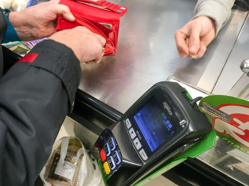 Nieuczciwi przedsiębiorcy próbują w tym czasie drenować portfele konsumentów (zdj. ilustracyjne) /Piotr Kamionka /Reporter
