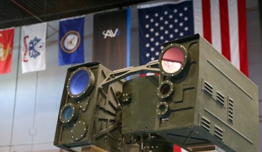 Nieujawniony kraj kupił amerykański laser bojowy do niszczenia dronów