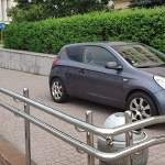 Niewiarygodne. Zjechał na parking urzędu po schodach, bo tak wskazała nawigacja