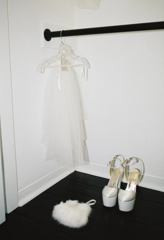 Niewiarygodnie wysokie buty ślubne, fot: Stefan Kohli dla Vogue Magazine /