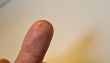 Niewidomi znowu czytają. Rewolucyjny implant AI