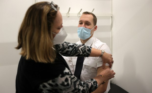 Niewiele osób, które wróciły z Wielkiej Brytanii do Polski, zgłosiło się na test na koronawirusa 