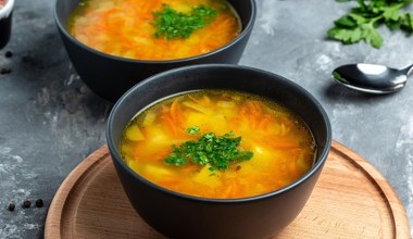 Niewiele osób wie, że ta zupa pomaga w odchudzaniu. Obniża cukier, świetnie działa na jelita