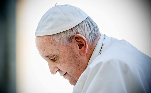 "Niewielka poprawa" stanu Franciszka. Nowe informacje z Watykanu