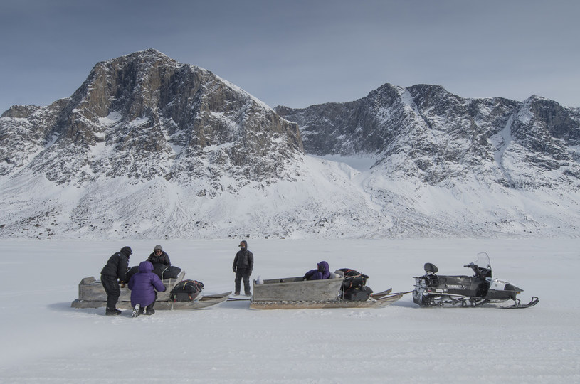 Niewielkie społeczności Inuitów zamieszkują także kanadyjską Ziemię Baffina /Christopher Morris - Corbis /Getty Images