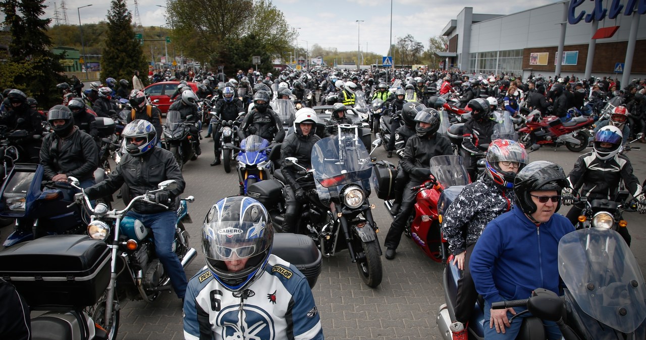 Niewielu motocyklistów "zamyka budzik na szlifierce", ale nie zmienia to faktu, że motocykl to niebezpieczny środek transportu /Getty Images