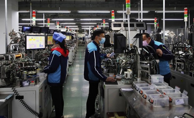 Niewolnicza praca Ujgurów w Chinach. Korzystają z niej 83 światowe koncerny