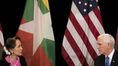 "Niewybaczalne" prześladowania Rohingjów. Wiceprezydent USA krytykuje Aung San Suu Kyi