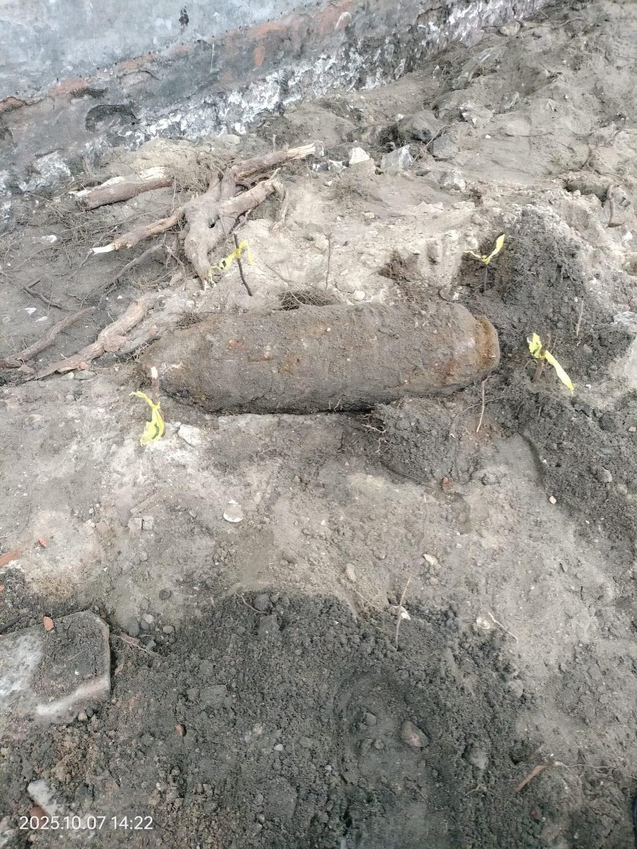 Niewybuch znaleziony przy ul. Kopernika /foto. Policja Kraków /