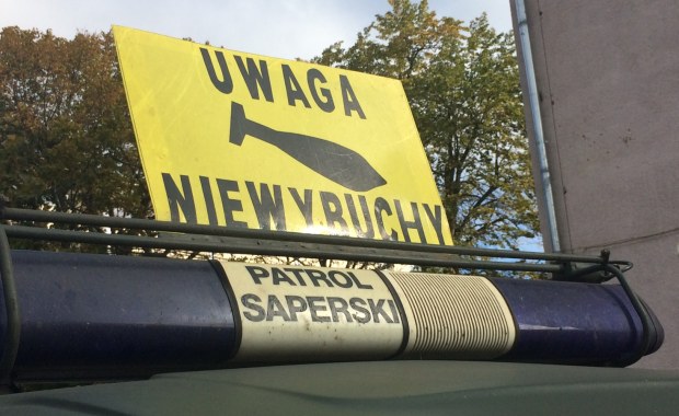 Niewybuchy w podwórzu między kamienicami. Ewakuacja i akcja saperów w Zgorzelcu