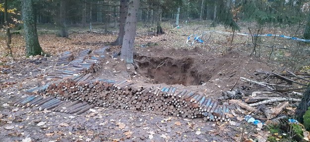 Niewybuchy znalezione w lesie koło Giżycka /KPP Giżycko /Policja