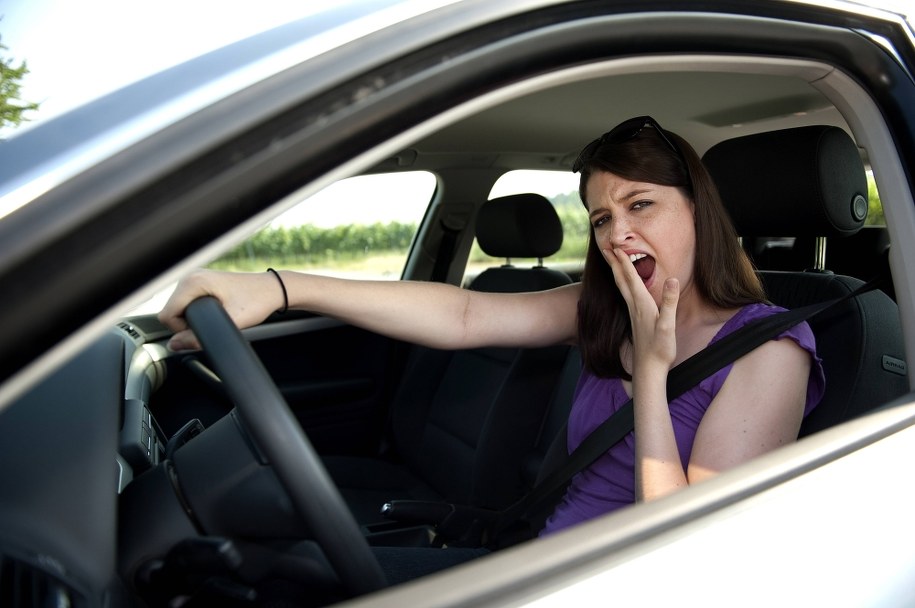 Niewyspany kierowca zagrożeniem na drodze /McPHOTO    /PAP/EPA