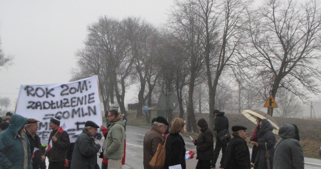 Niezadowoleni mieszkańcy blokują drogę pod Ostródą