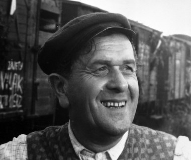 Niezapomniany Pawlak z "Samych swoich" i dozorca Popiołek z serialu "Dom" - to filmowe role, którymi Wacław Kowalski podbił serca polskiej publiczności. We wtorek, 27 października, przypada 25. rocznica śmierci aktora.

 