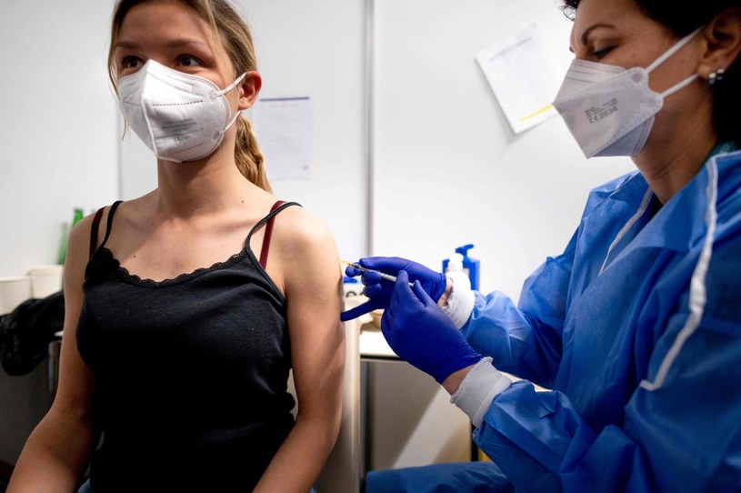 Niezaszczepieni będą w Austrii "praktycznie wykluczeni z miejsc publicznych". Nz. szczepienia w Austria Center w Wiedniu /AFP