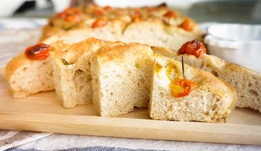 Niezawodny przepis na Andrzejki. Wieczorem zrób ciasto, a rano włóż je do piekarnika 