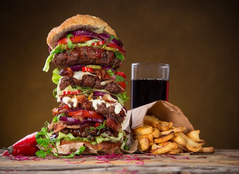 Niezdrowe jedzenie szkodzi naszej wątrobie. Warto lepiej przyjrzeć się swojemu codziennemu menu /Picsel /123RF/PICSEL