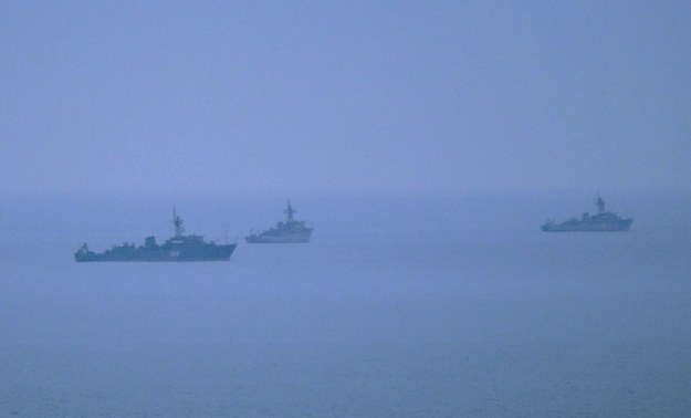 Niezidentyfikowane okręty w pobliżu Sewastopola /MAXIM SHIPENKOV    /PAP/EPA
