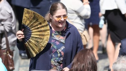 Nieznani sprawcy oblali czerwoną farbą grób rodziców Krystyny Pawłowicz