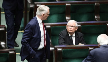 Niezręczny moment w Sejmie. Kaczyński zignorował Gowina
