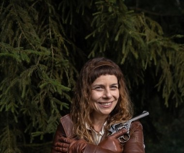 Niezwykła charakteryzacja jest dziełem Waldemara Pokromskiego, który pracował przy polskich i międzynarodowych produkcjach takich jak "Katyń", "Biała wstążka", "Pachnidło" czy "Zimna wojna" oraz Agnieszki Hodowanej odpowiedzialnej za charakteryzację m.in. w "Człowieku z magicznym pudełkiem", "Demonie" i "Miłości". Montażystą filmu będzie stały współpracownik Małgorzaty Szumowskiej, Jacek Drosio, zaś muzykę skomponuje laureat  Oscara za "Marzyciela" Jan A.P. Kaczmarek.