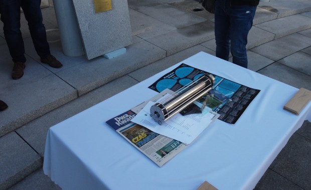 Niezwykła kapsuła czasu w śląskim planetarium. W środku m.in. maseczki i gazety