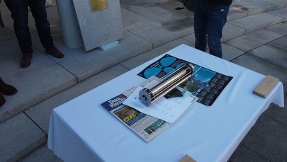 Niezwykła kapsuła czasu w śląskim planetarium. W środku m.in. maseczki i gazety