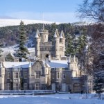 Niezwykła królewska rezydencja zachwyca także zimą. Można ją zwiedzać