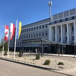 Niezwykła misja kanadyjskich lekarzy w Polsce: Operują ofiary wojny w Ukrainie 