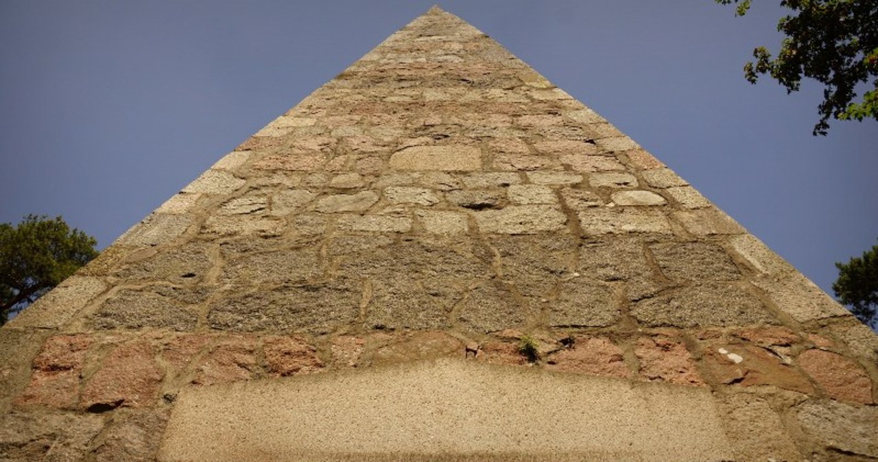 Niezwykła piramida w Wągrowcu