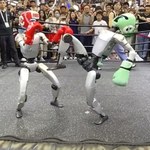 Niezwykła walka robotów-bokserów robi furorę na całym świecie