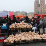 Niezwykła Wigilia na krakowskim rynku. To największy świąteczny stół w Polsce
