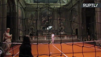 Niezwykła wystawa w Mediolanie. Można zagrać w tenisa w budynku kościoła