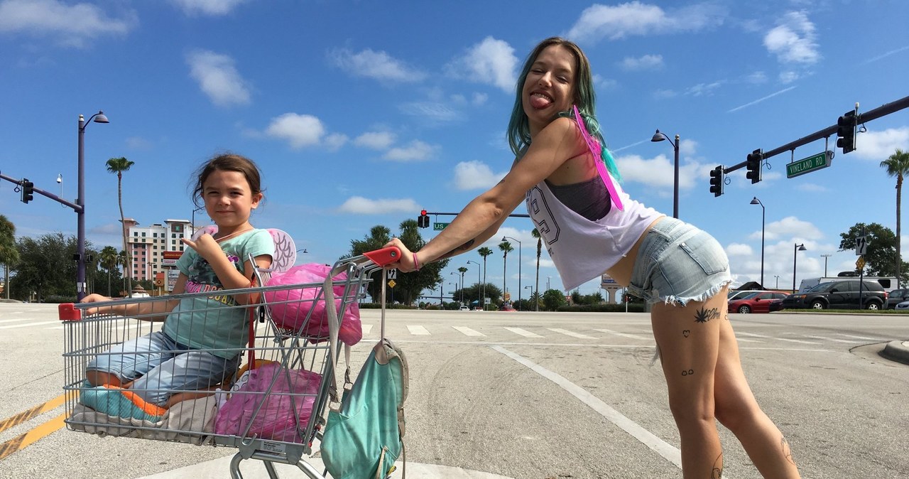 Niezwykłe córka i matka. Brooklynn Prince i Bria Vinaite w "The Florida Project" /materiały prasowe