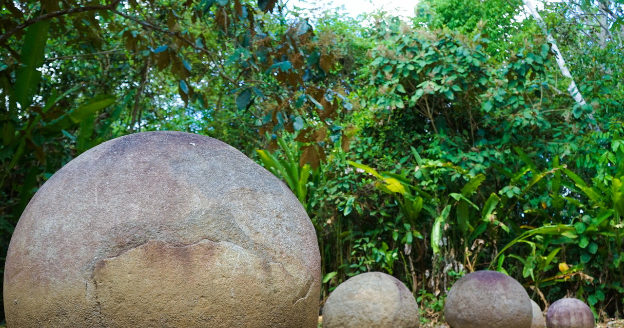 Niezwykłe kamienne kule w Kostaryce. Kto je stworzył i w jakim celu? /wirestock /123RF/PICSEL