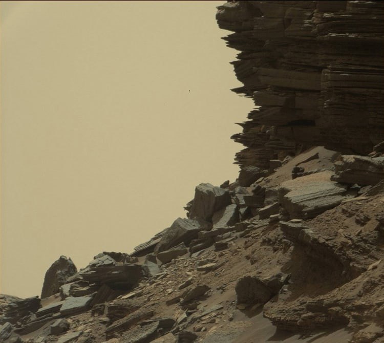 Niezwykłe rzeźby skalne na Marsie /NASA