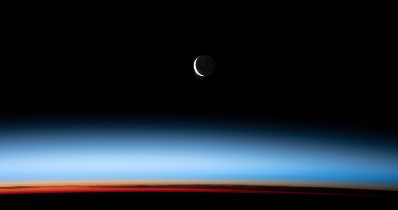 Niezwykłe ujęcie Księżyca /NASA Earth Observatory /NASA
