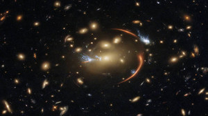 Niezwykłe zdjęcie Hubble'a - soczewkowanie grawitacyjne w pełnej krasie