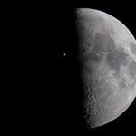 Niezwykłe zdjęcie ISS na tle Księżyca