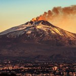 Niezwykłe zjawisko na niebie. Etna zaczęła puszczać pierścienie z dymu