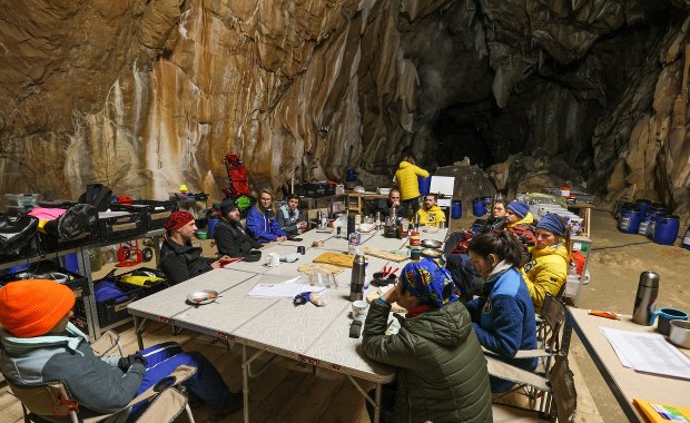 Niezwykły eksperyment: Spędzili 40 dni w jaskini 