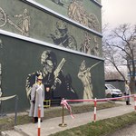 Niezwykły mural na warszawskiej Ochocie. Są na nim żołnierze z 1831 i 2022 roku