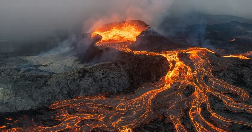 Niezwykły spektakl potęgi wulkanu na dnie doliny Geldigadalir na Islandii. / foto: Manuel Vilariño Lopez /domena publiczna