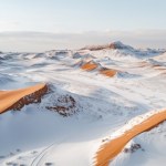 Sahara Niezwykły widok na Saharze. W styczniu spadł tam śnieg